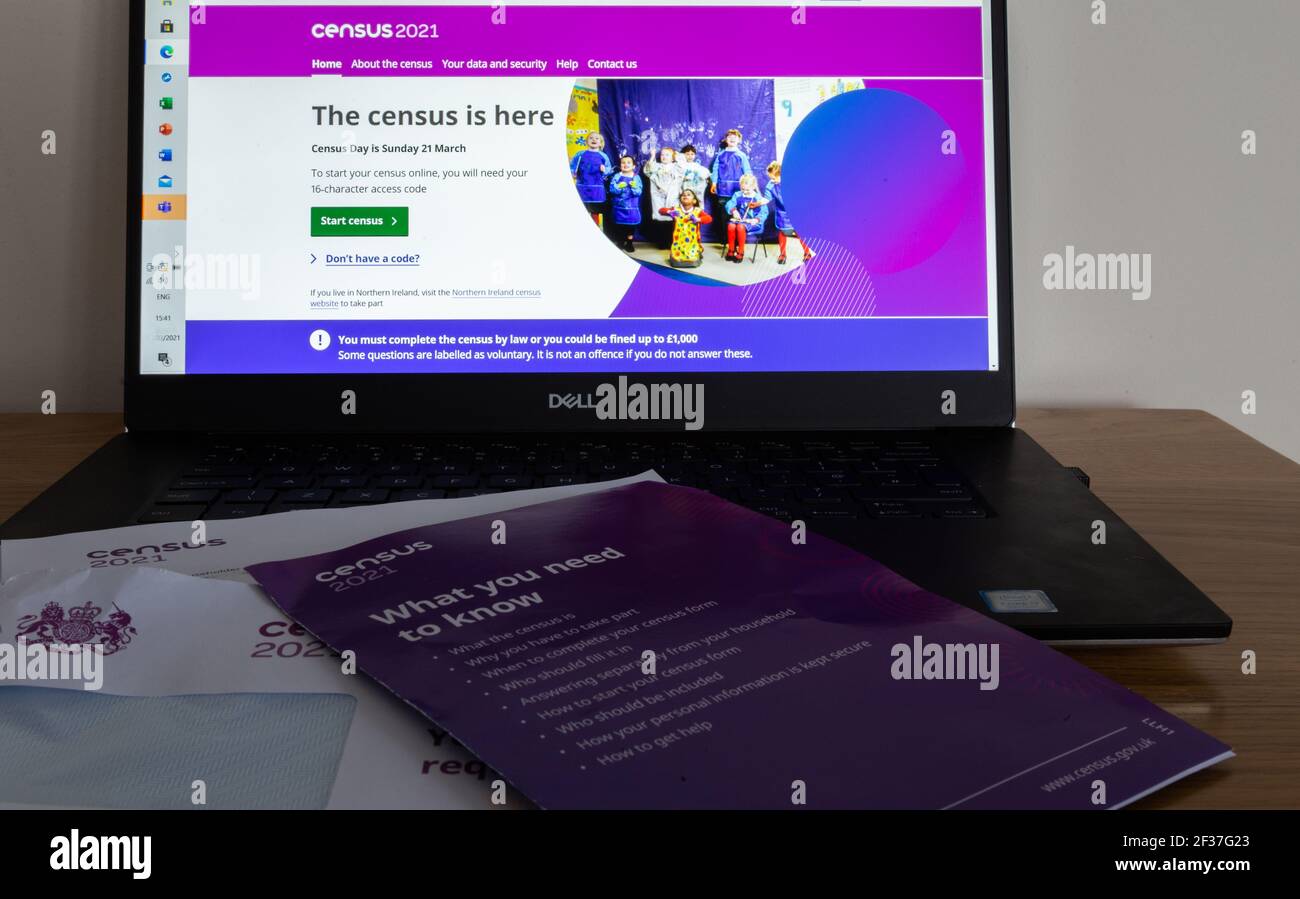 Un portatile con il sito web Census 2021 caricato pronto per essere compilato online. Foto Stock