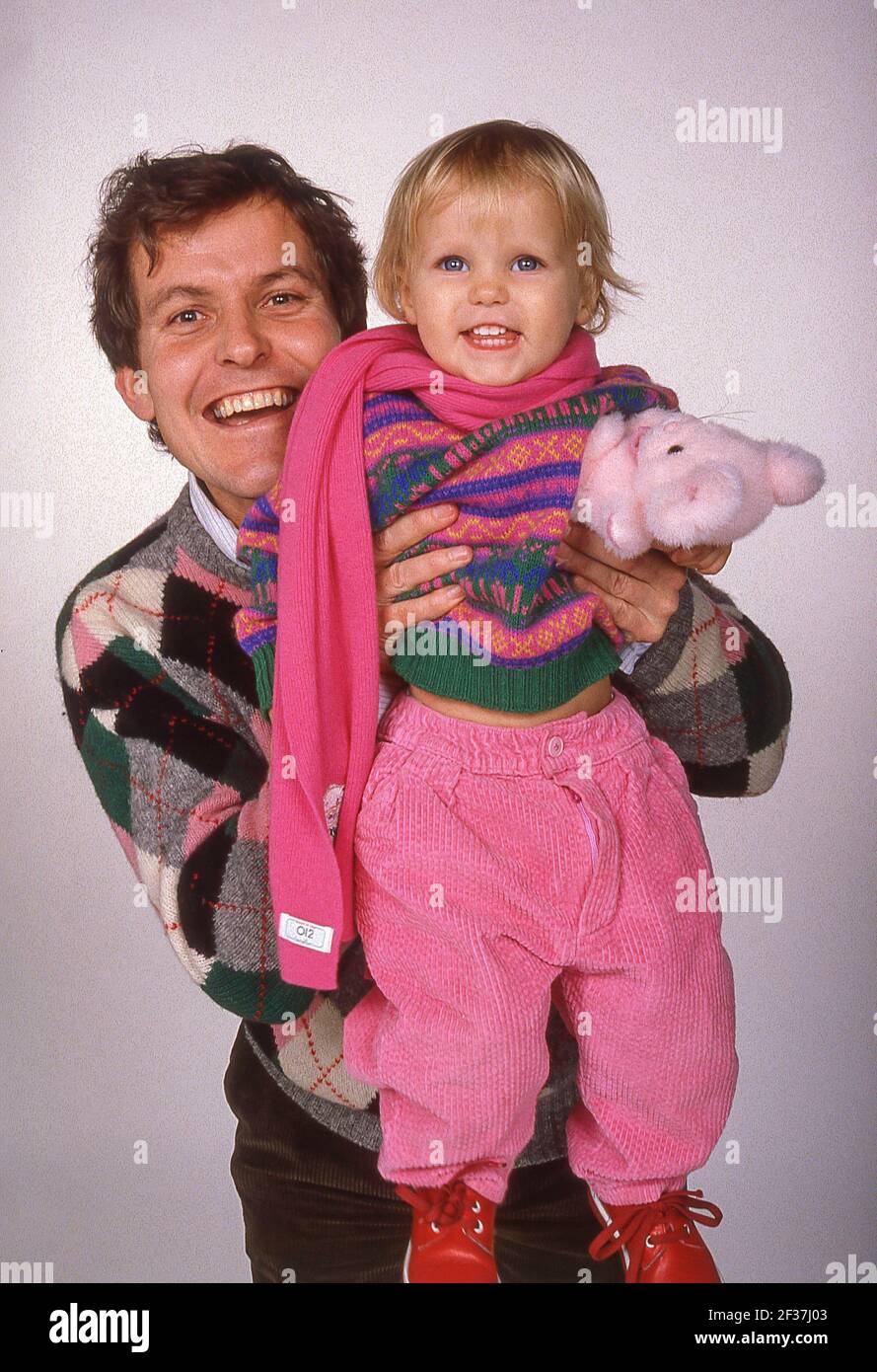 Padre e figlia in studio Shoot, Winkfield, Berkshire, Inghilterra, Regno Unito Foto Stock