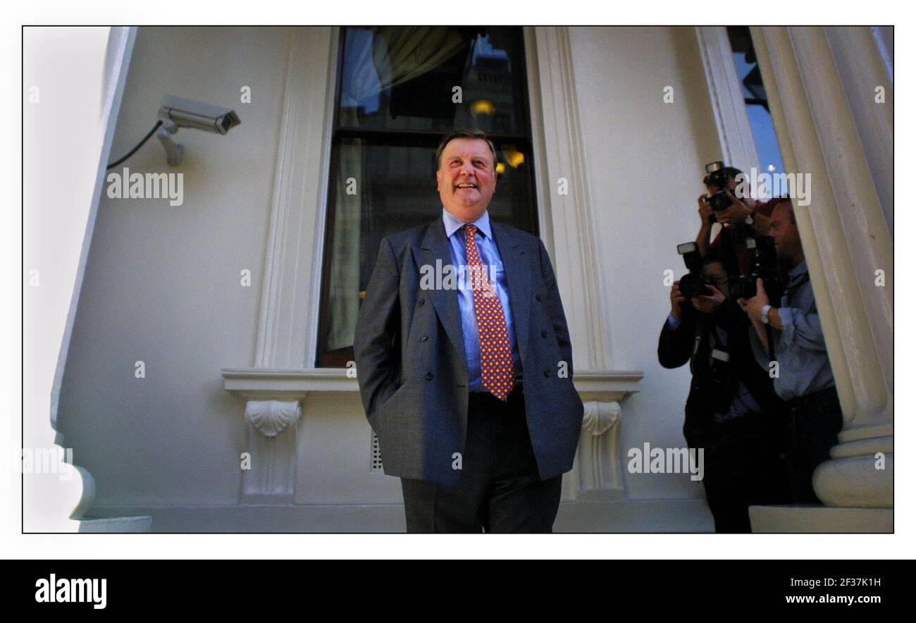 Ken Clarke MP Giugno 2001 Conferenza stampa Photocall annunciando lui è di sostenere la disputa per la leadership del partito conservatore Foto Stock
