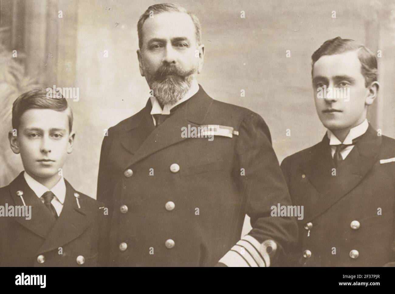Il principe Luigi Alessandro di Battenberg con due figli. Foto Stock
