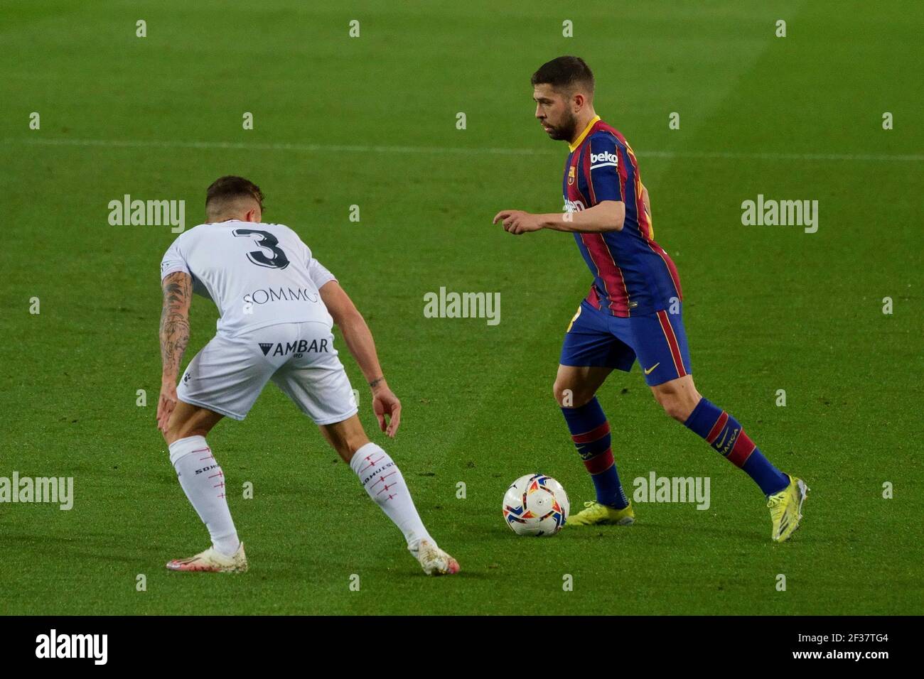 Camp Nou, Barcellona, Catalogna, Spagna. 15 marzo 2021. La Liga Football, Barcellona contro Huesca; Jordi Alba di Barcellona affronta Pablo Maffeo di Huesca Credit: Action Plus Sports/Alamy Live News Foto Stock