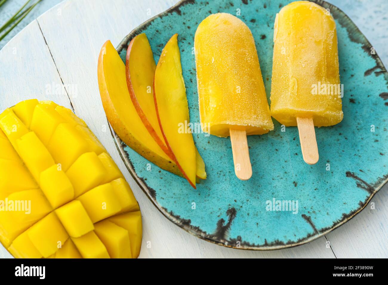Piatto con gelato al mango, guardaroba Foto Stock