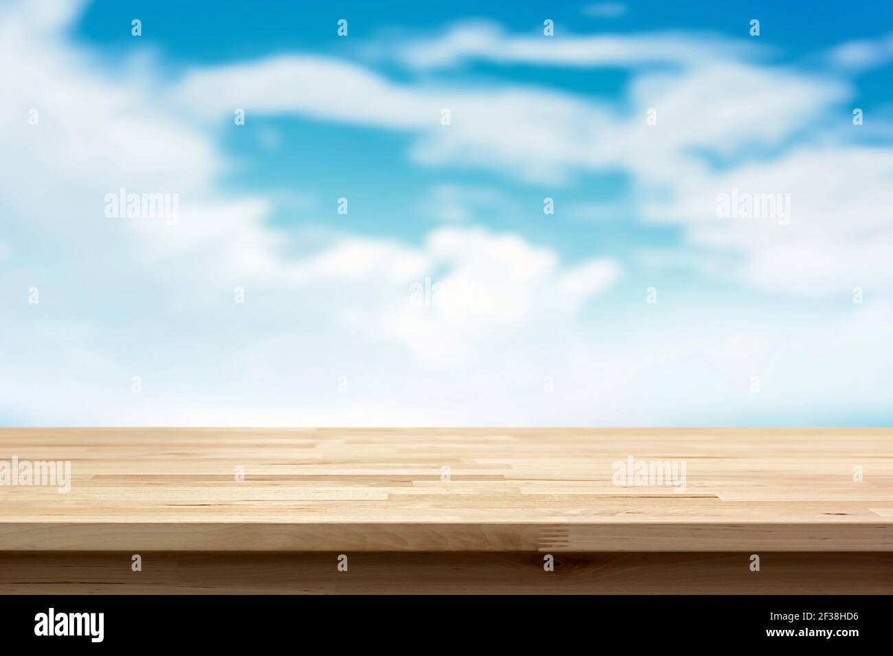 Tavolo in legno su cielo e nuvola blu d'estate sfocati sfondo - può essere utilizzato per la visualizzazione o il montaggio del prodotti Foto Stock