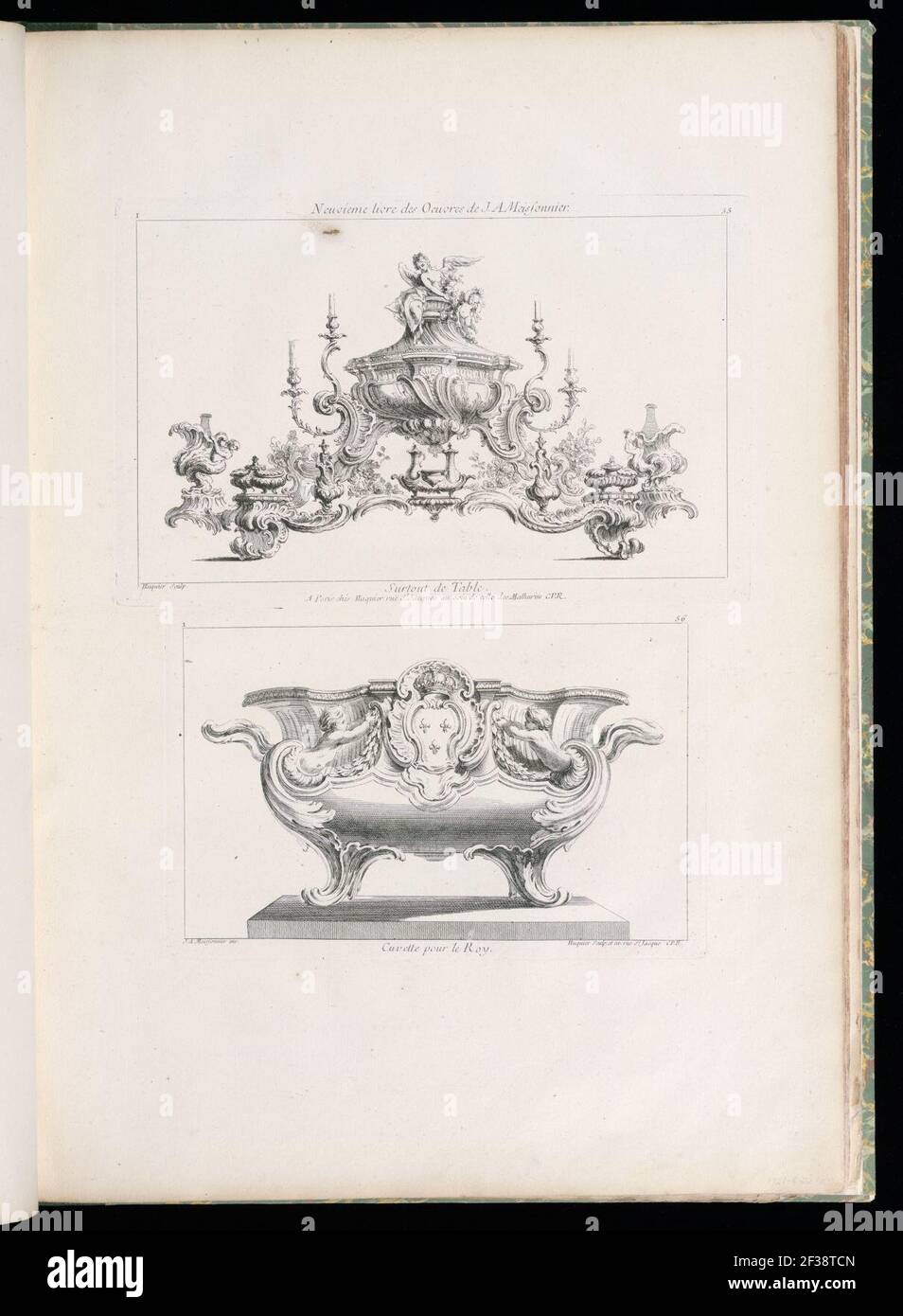 Stampa, Neuvième Livre des oeuvres de J.A. Meissonnier, surtout de Table-Cuvette de Roy (Nona serie di disegni dall'opera di J.A. Meissonnier, disegno per il pezzo centrale del tavolo-ciotola del re), pl. 55 poll Foto Stock