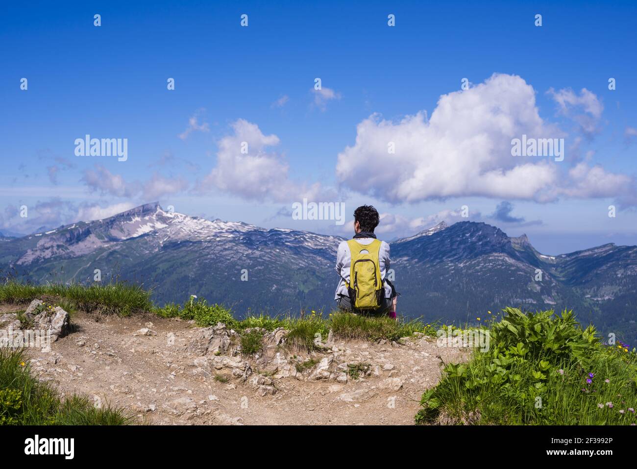 Geografia / viaggio, Austria, Vorarlberg, sentiero escursionistico dal Fellhorn (picco), 2038m, al Soellereck (picco), libertà di Panorama | modello rilasciato Foto Stock