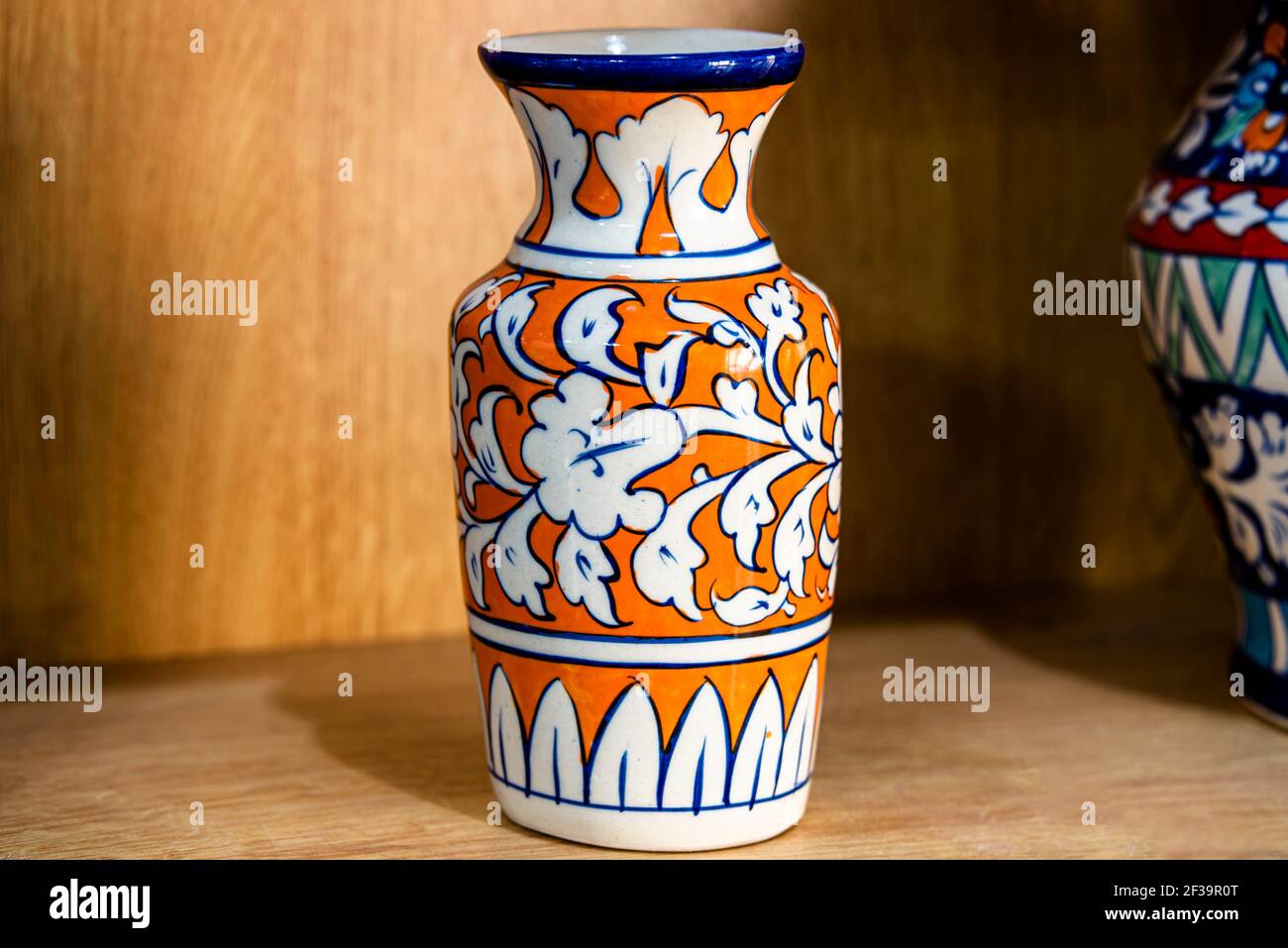 La ceramica blu è ampiamente riconosciuta come un mestiere tradizionale di Jaipur di origine dell'Asia centrale. Il nome 'ceramica blu' deriva dal cobalto accattivante Foto Stock