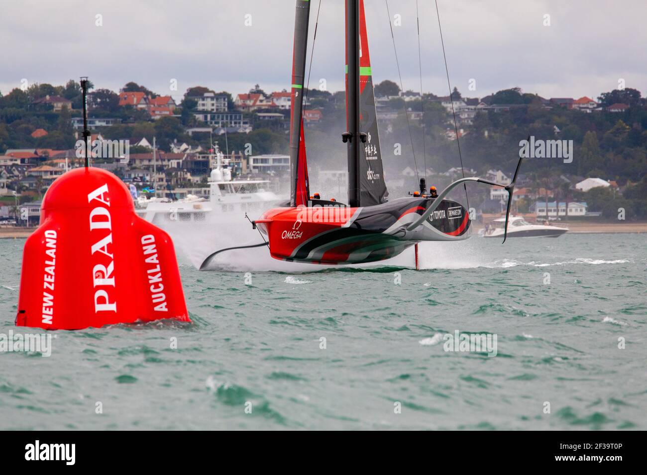 Auckland, Nuova Zelanda. 16 marzo 2021. La 36esima America's Cup presentata da PRADA, Race Nine, Emirates Team New Zealand (NZ), Auckland, Nuova Zelanda. 16 Marzo 2021. Credit: Neil Farrin/Alamy Live News Foto Stock