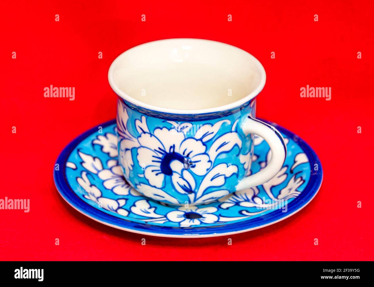 La ceramica blu è ampiamente riconosciuta come un mestiere tradizionale di Jaipur di origine dell'Asia centrale. Il nome 'ceramica blu' deriva dal cobalto accattivante Foto Stock