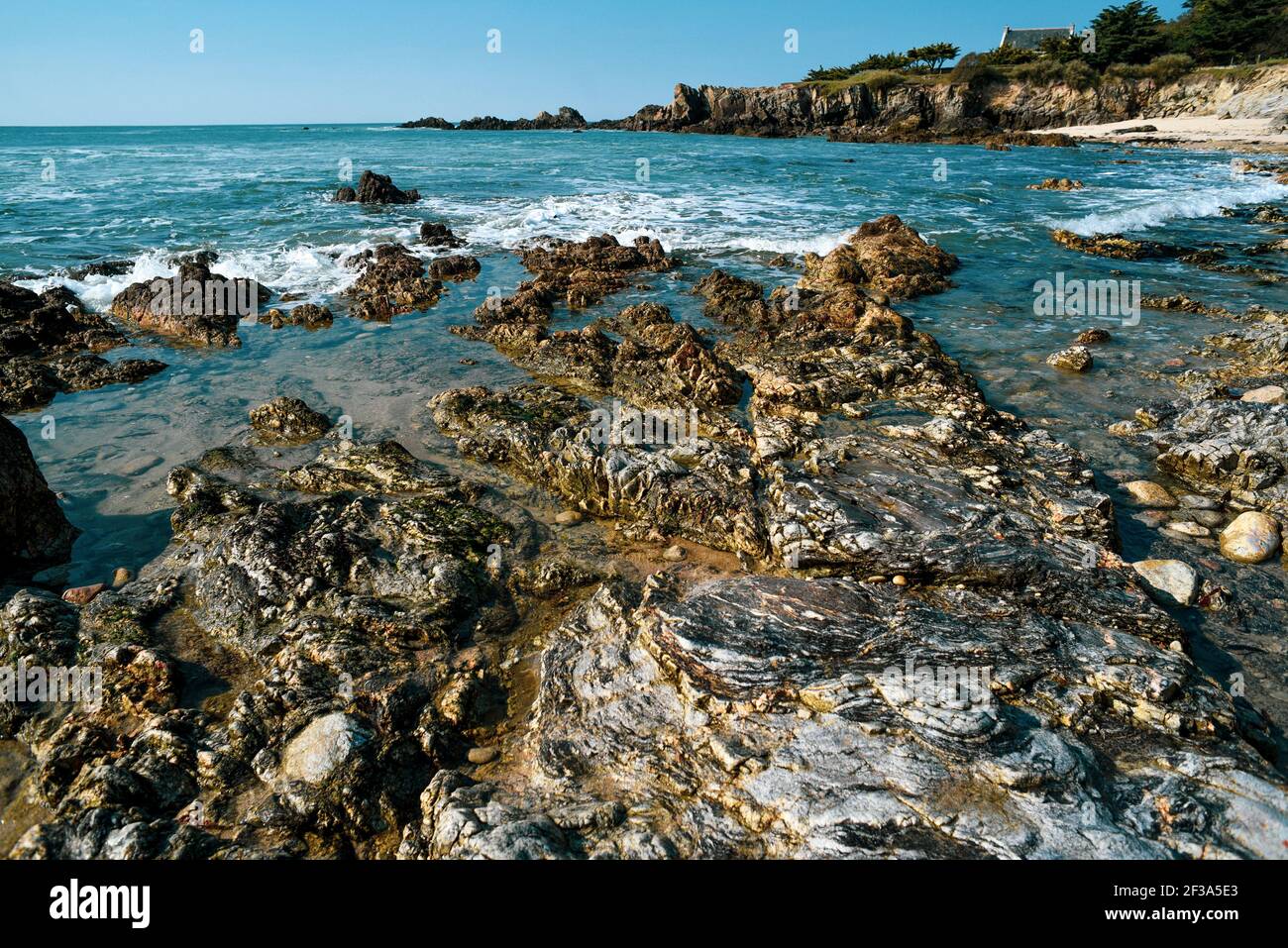 Paesaggio marino, costa rocciosa dell'oceano, fuoco selettivo. Foto Stock