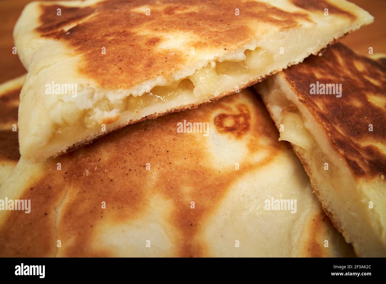 pane di mele e patate dell'irlanda del nord prodotto in casa panificio a mano Foto Stock
