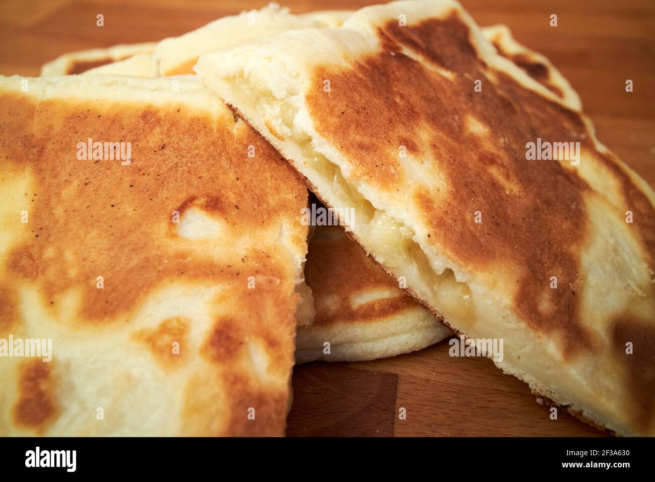 pane di mele e patate dell'irlanda del nord prodotto in casa panificio a mano Foto Stock
