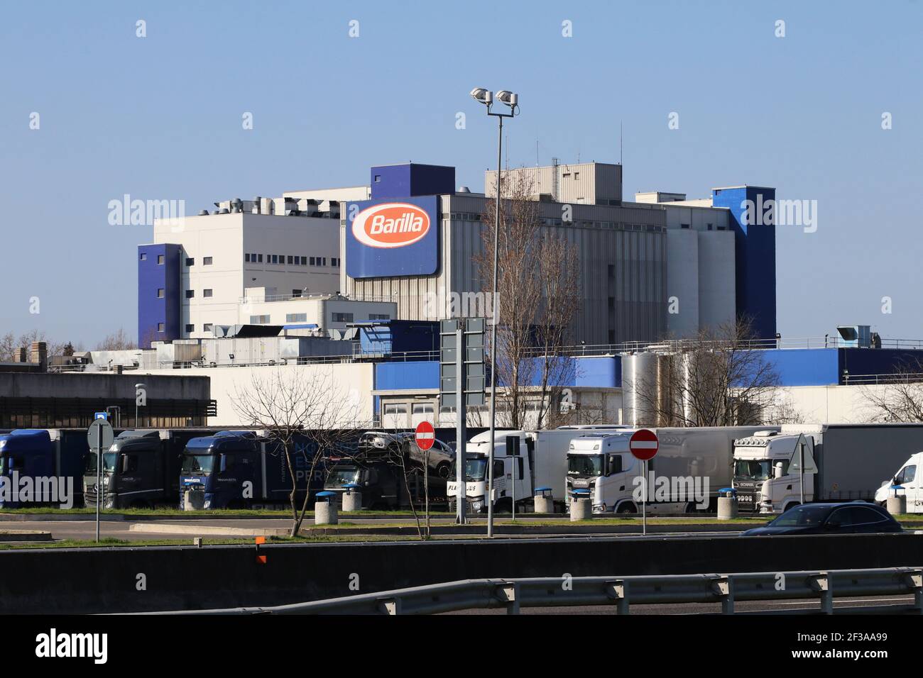 Parma, Italia, 28 febbraio 2021 - Vista esterna della fabbrica Barilla di Parma, famosa industria alimentare Foto Stock