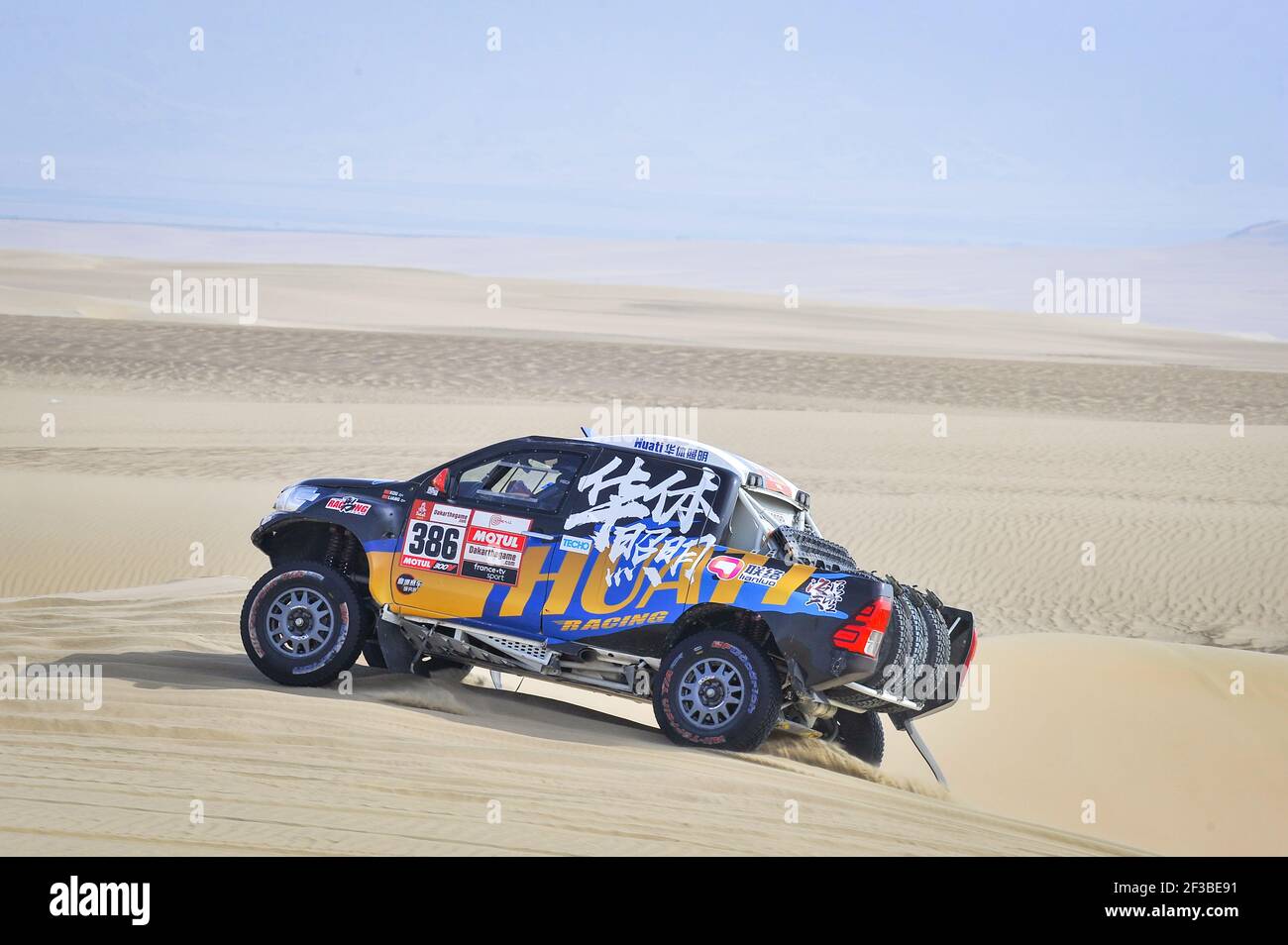 386 LIANG Yuxiang (chn), KOU Hongtao (chn), Toyota, Yong Racing Team, Gruppo T1, Classe 1, Auto, azione durante la Dakar 2019, fase 9, Pisco - Pisco, perù, il 16 gennaio - Foto DPPI Foto Stock