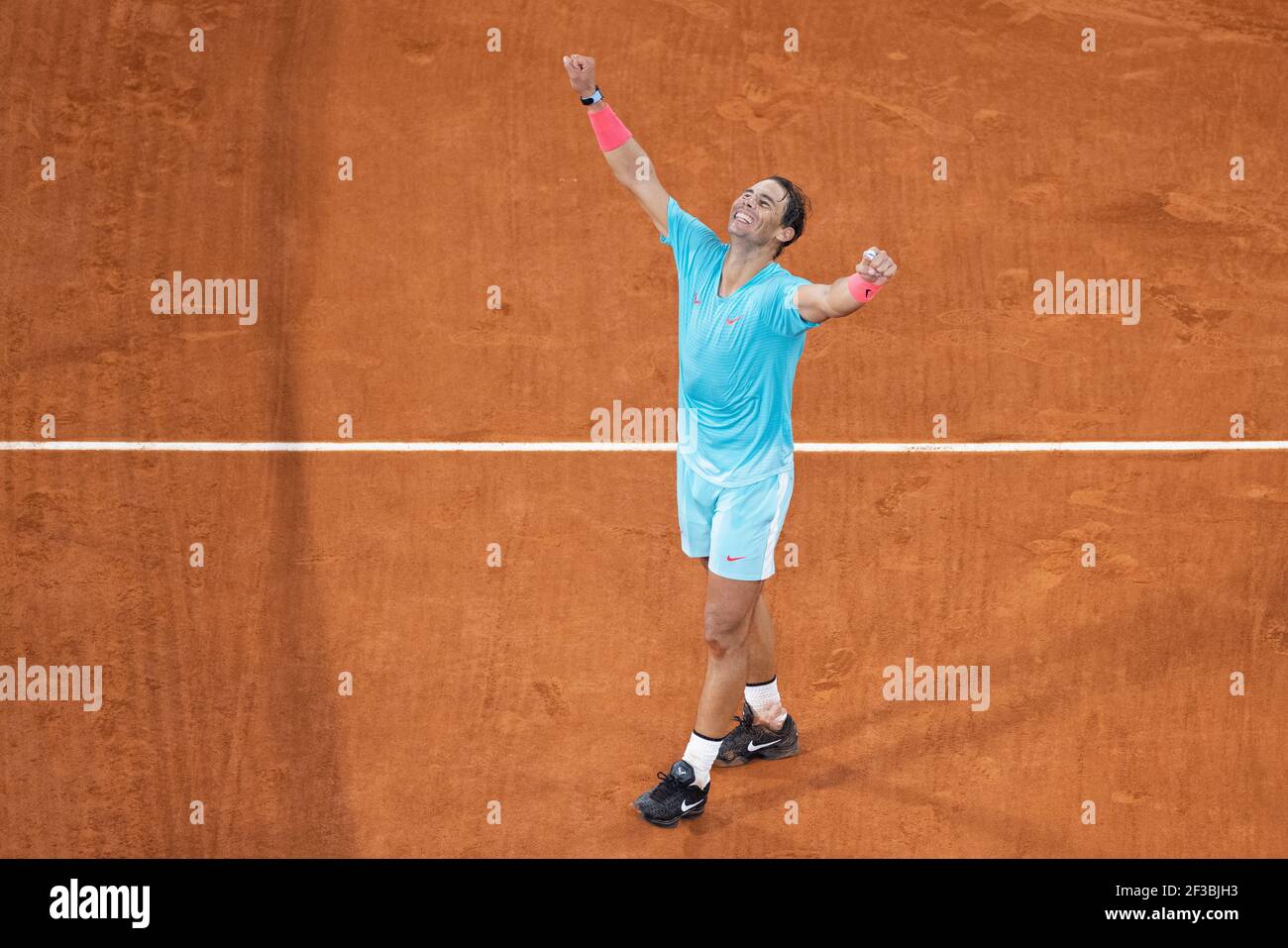 Il tennista spagnolo Rafael Nadal festeggia il suo 13° campionato, torneo francese Open 2020, Parigi, Francia. Foto Stock