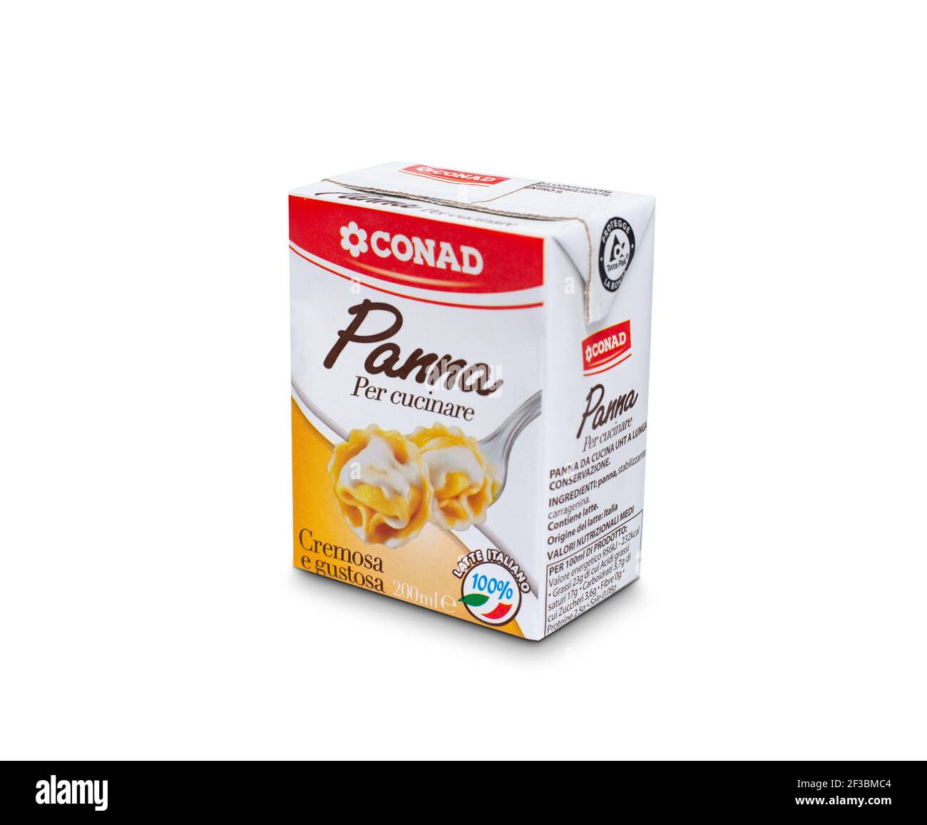 Italia - 28 febbraio 2021: Panna da cucina a marchio Brick CONAD Foto Stock