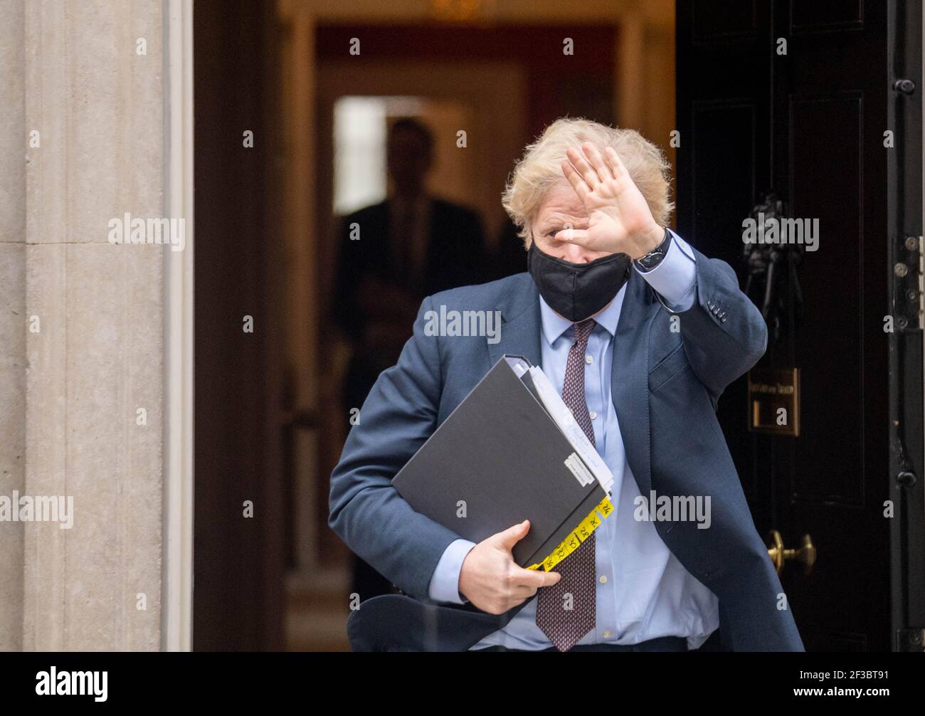 Londra, Regno Unito. 16 Marzo 2021. Boris Johnson, il primo Ministro MP lascia 10 Downing Street London Credit: Ian Davidson/Alamy Live News Foto Stock
