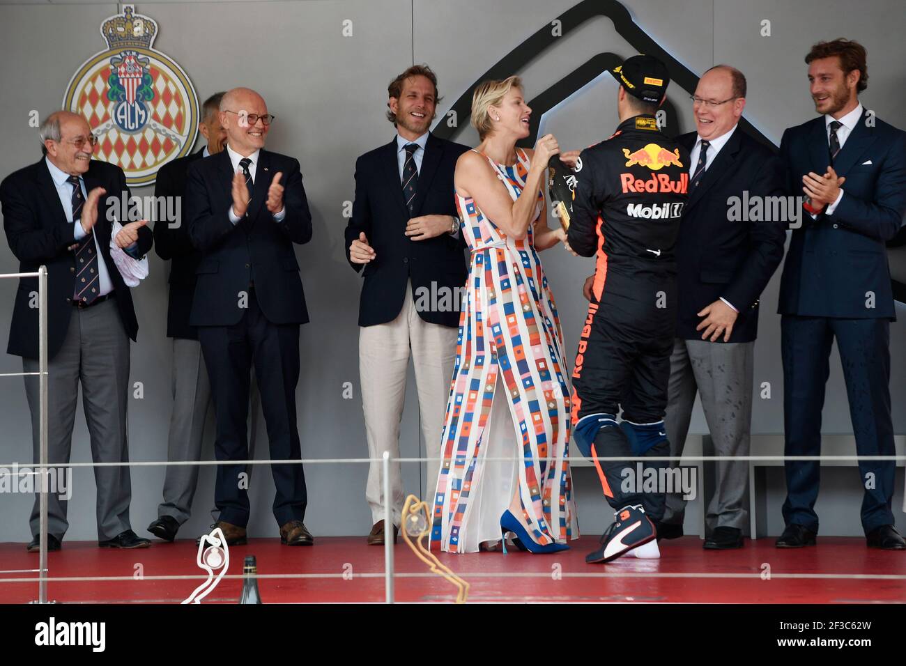 PODIO ALBERT DE MONACO, CHARLENE DE MONACO RICCIARDO Daniel (aus), Aston Martin Red Bull Tag Heuer RB14, ritratto durante il Campionato del mondo di Formula uno 2018, Gran Premio di Monaco dal 24 al 27 maggio a Monaco - Foto Eric Vargiolu / DPPI Foto Stock