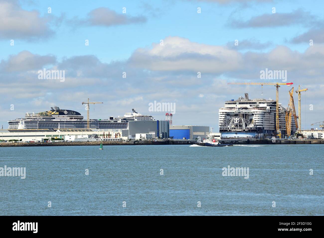 Saint-Nazaire (Francia nord-occidentale): Nave in costruzione per MSC Cruises e Royal Caribbean presso i cantieri navali "chantier naval de l’Atlantique" Foto Stock