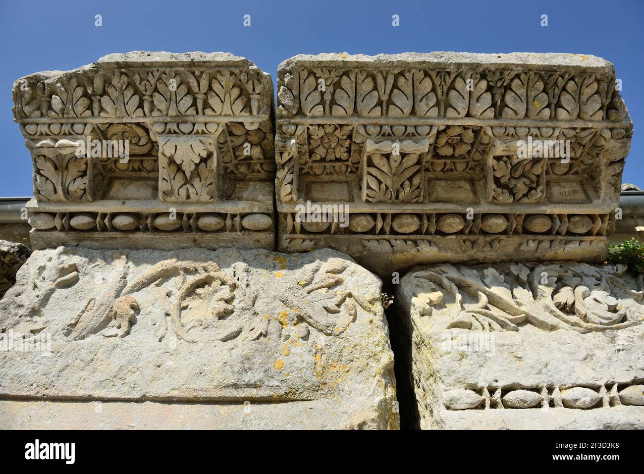 Saintes (Francia centro-occidentale): Resti di edifici romani nei pressi dell'Arco di Germanico, vestigia dell'antichità romana, in "Esplanade Andre Malraux squa Foto Stock