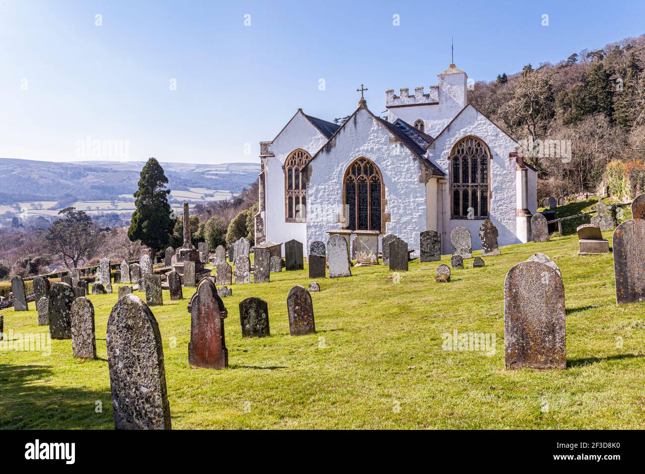 Chiesa di tutti i Santi nel villaggio di Exmoor di Selworthy, Somerset, Inghilterra, Regno Unito Foto Stock