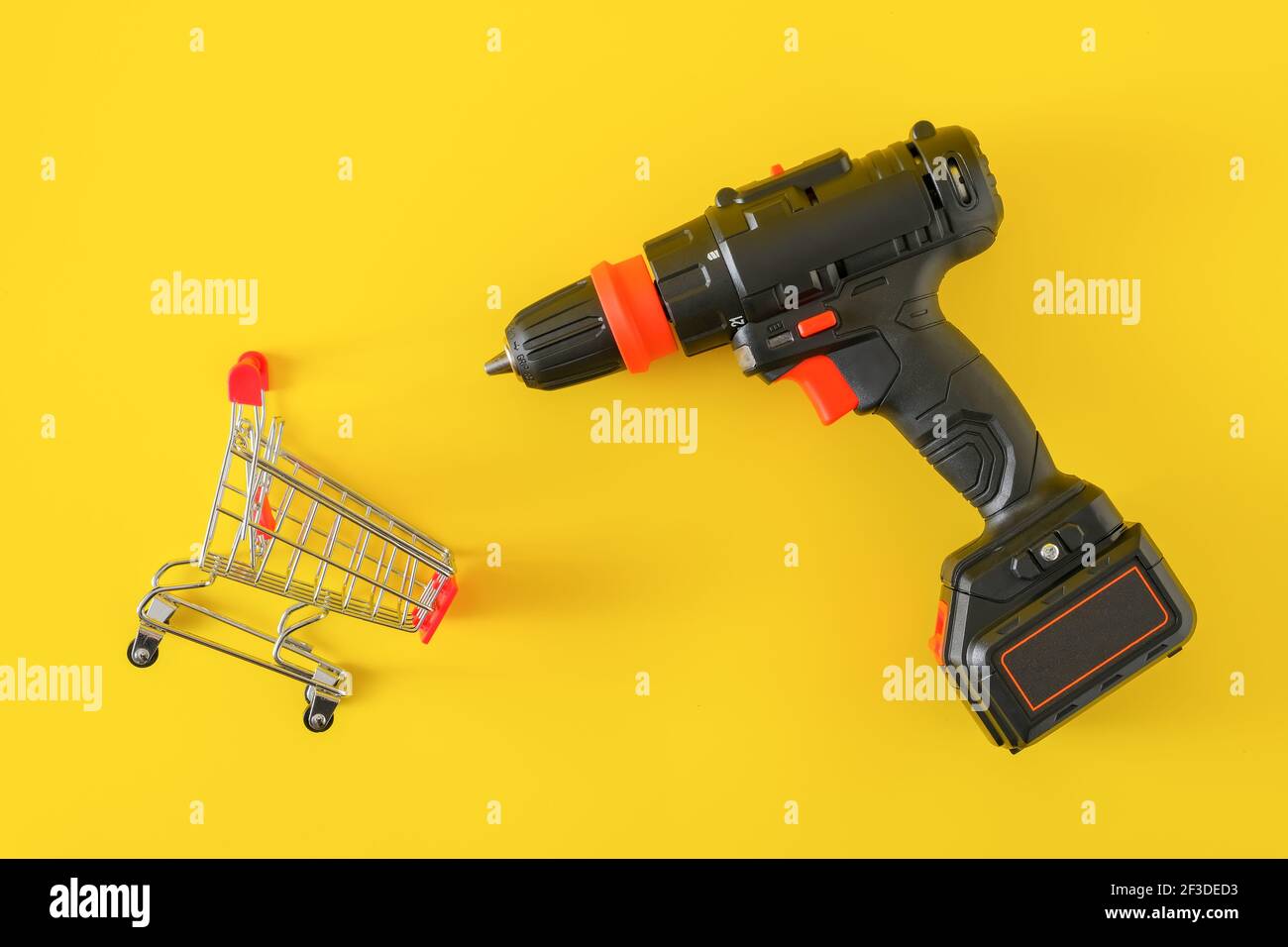 Moderno cacciavite nero senza filo con carrello vuoto Foto Stock