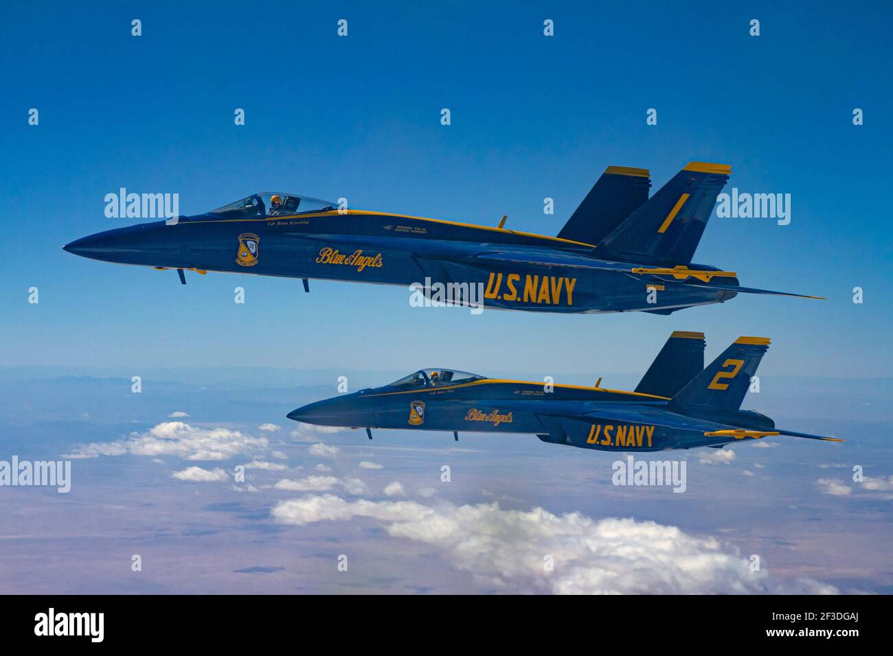 Gli US Navy Blue Angels battenti F/A-18 Super Hornet aerei da combattimento, in formazione come si preparano a rifornirsi di carburante sul Texas durante il riposizionamento alla loro base di casa a Naval Air Station Pensacola 14 marzo 2021 su Texas. Foto Stock