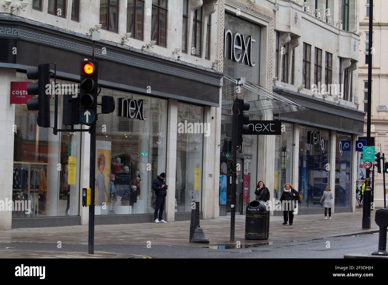 Prossimo negozio di moda plc durante Inghilterra Covid-19 coronavirus blocco in Oxford Street Londra Foto Stock