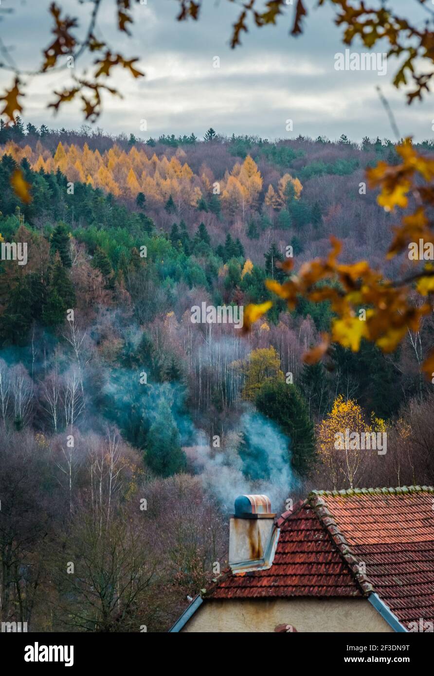 Camino con fumo immagini e fotografie stock ad alta risoluzione - Alamy