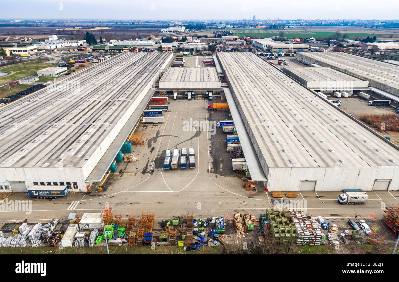 Bella vista aerea di un magazzino logistico / industriale Foto Stock