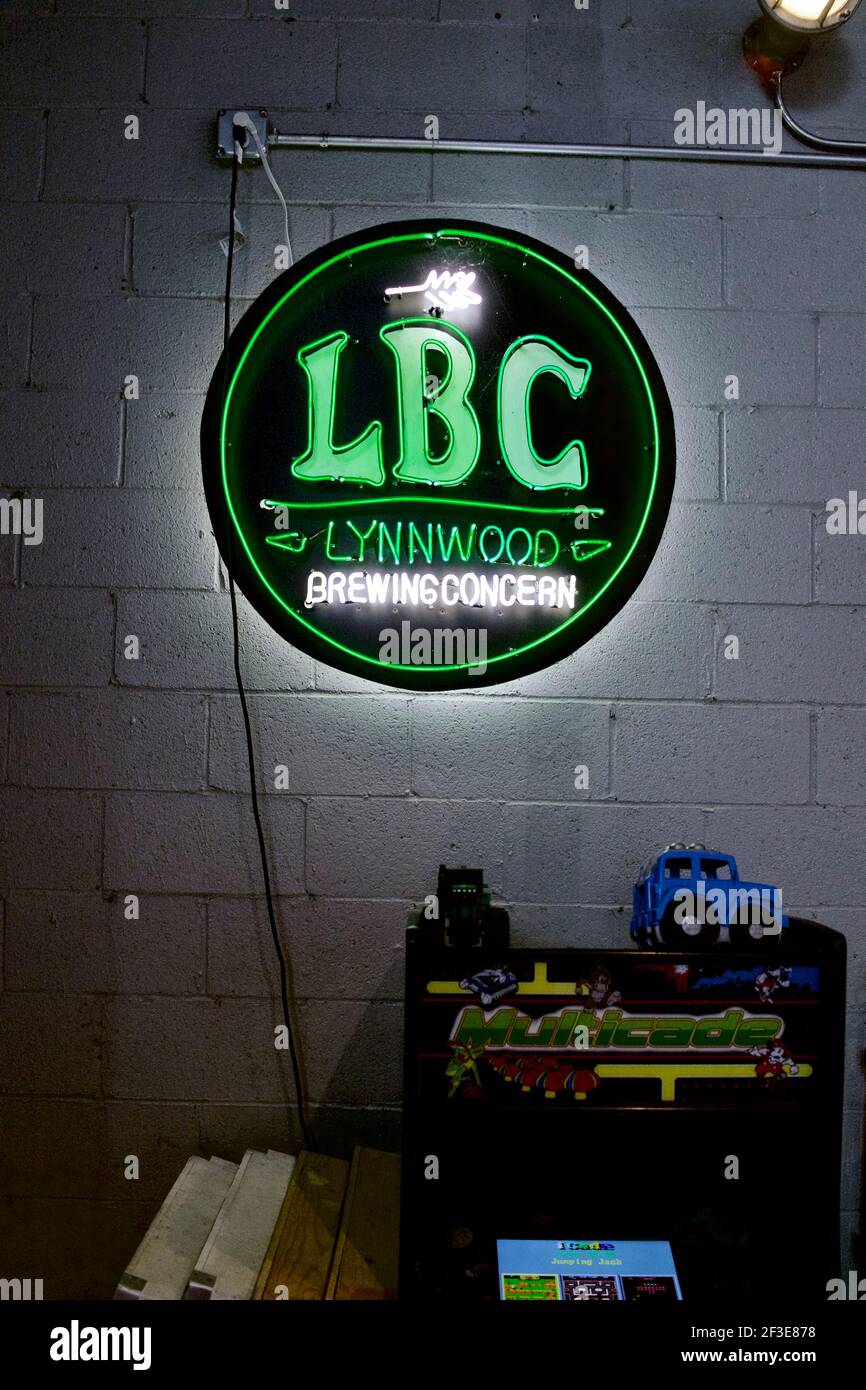 Lynwood Brewing Concern (LBC) a Raleigh, North Carolina. Birreria artigianale locale con ampia selezione di birre, birre chiare e stouts. Associata a Lynwood Grill. Foto Stock