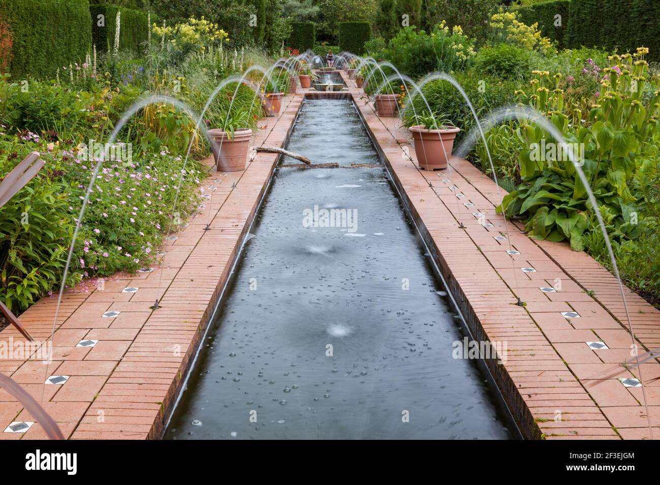 Il Giardino dell'Alhambra, con piscina e foutains nel Parco di Roudhay, Leeds, West Yorkshire Foto Stock