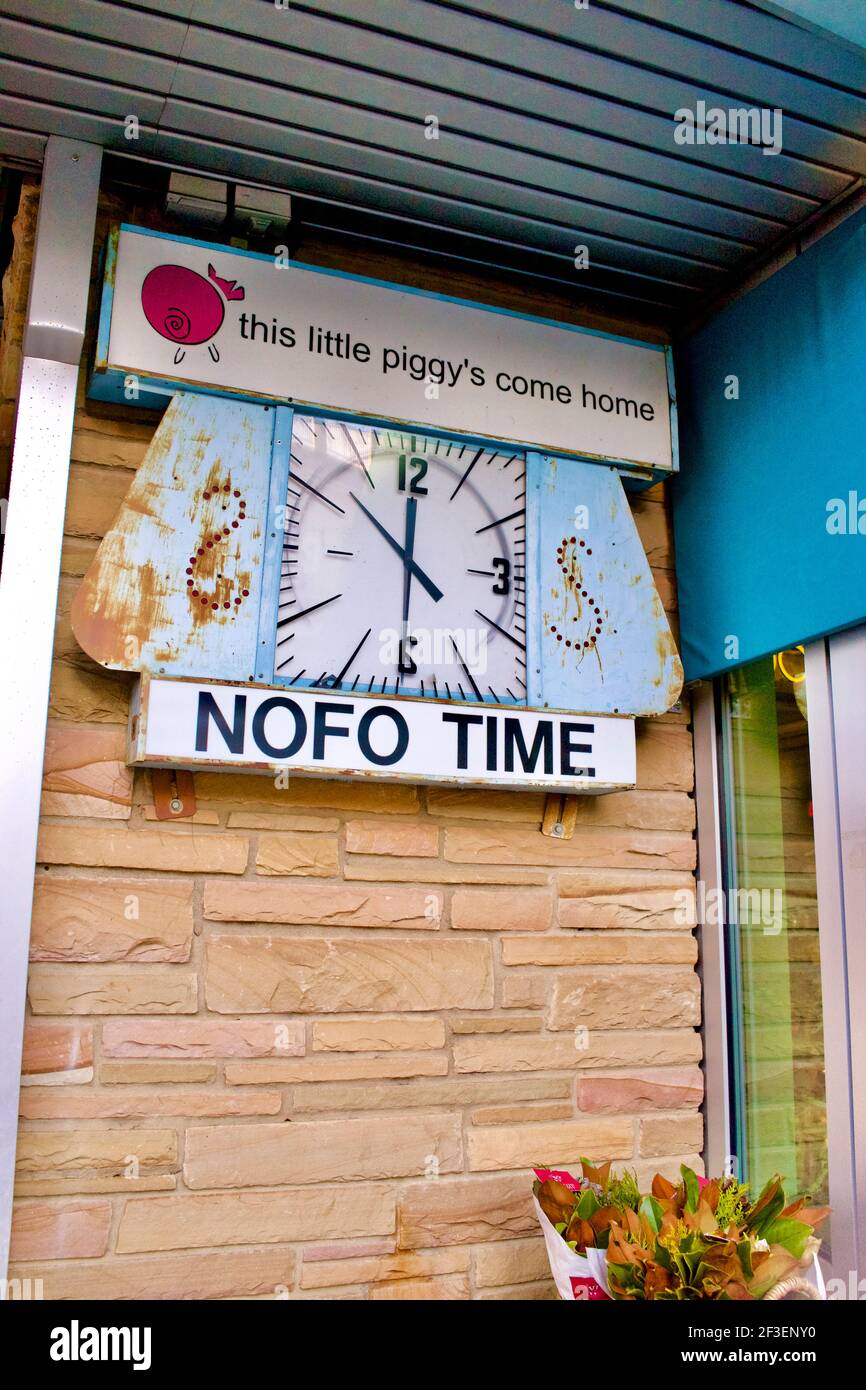 NOFO @ The Pig si trova a Raleigh, nello storico quartiere finanziario di Five Points. E' una combinazione di caffe', mercato alimentare e negozio di articoli da regalo. Foto Stock