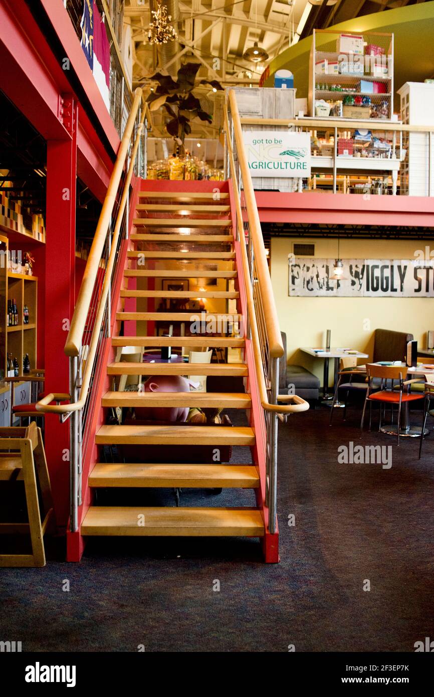 NOFO @ The Pig si trova a Raleigh, nello storico quartiere finanziario di Five Points. E' una combinazione di caffe', mercato alimentare e negozio di articoli da regalo. Foto Stock