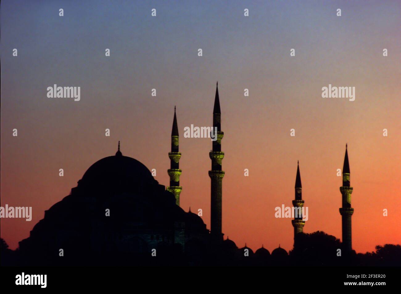 Moschea di Sillhouette Süleymaniye al tramonto Istanbul Turchia Foto Stock