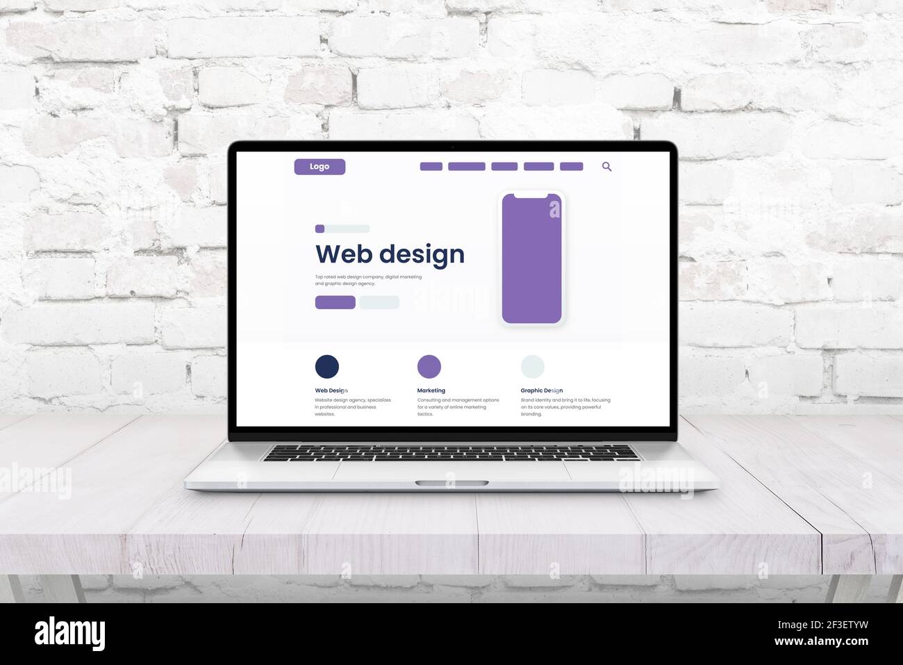Computer portatile con layout di pagina Web. Concetto di studio di disegno grafico e web Foto Stock