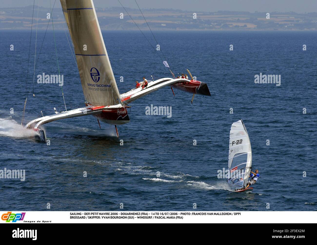 VELA - DEFI PETIT NAVIRE 2006 - DOUARNENEZ (FRA) - DAL 14 AL 16/07/2006 - FOTO : FRANCOIS VAN MALLEGHEM / DPPI BROSSARD / SKIPPER : YVAN BOURGNON (SUI) - WINDSURF / PASCAL MAKA (FRA) Foto Stock