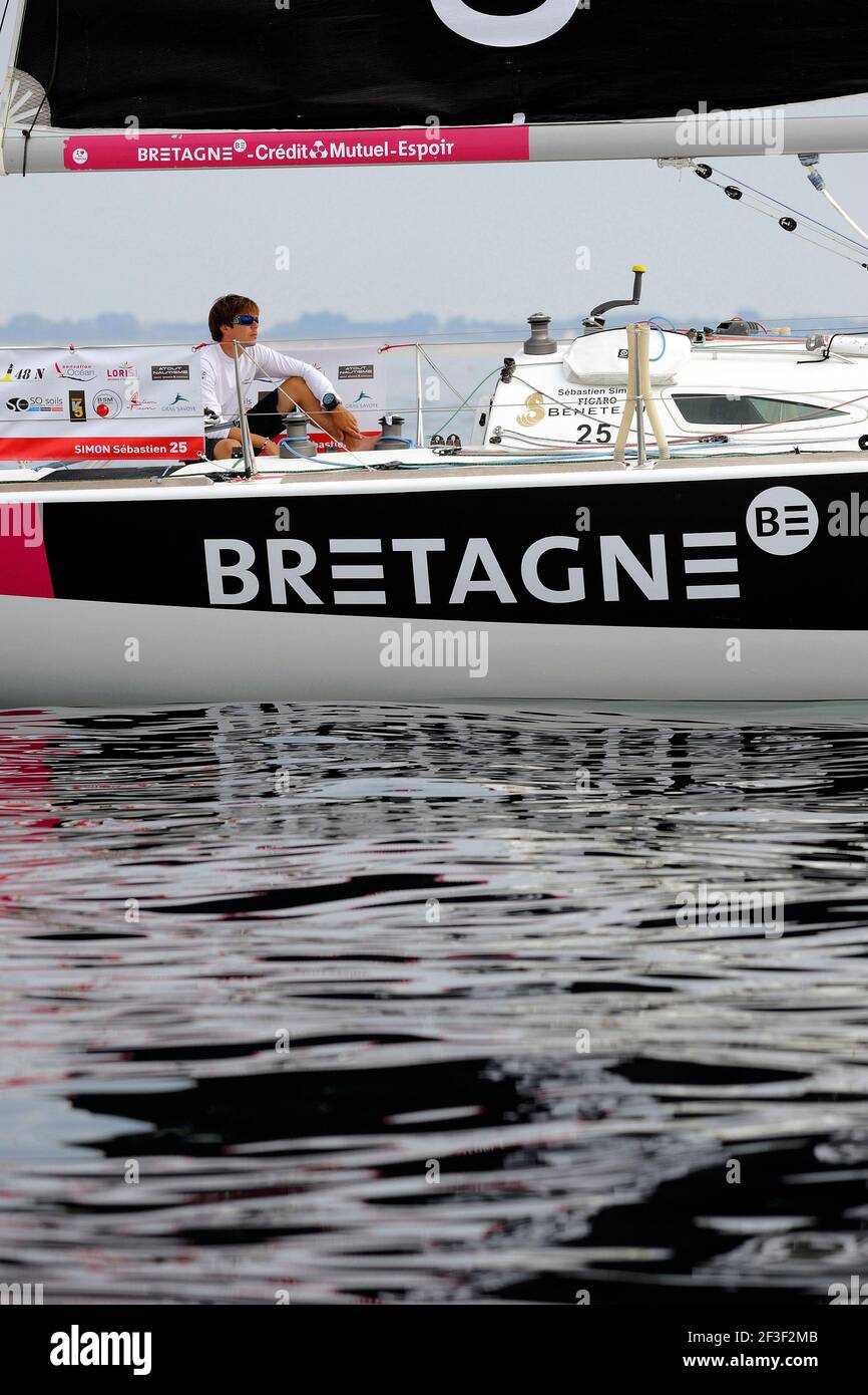 SEBASTIEN SIMON / BRETAGNE CREDIT MUTUEL ESPOIR durante l'inizio della gara di vela Lorient Horta solo a Lorient il 06 settembre 2014 - Foto Francois Van Malleghem / DPPI Foto Stock