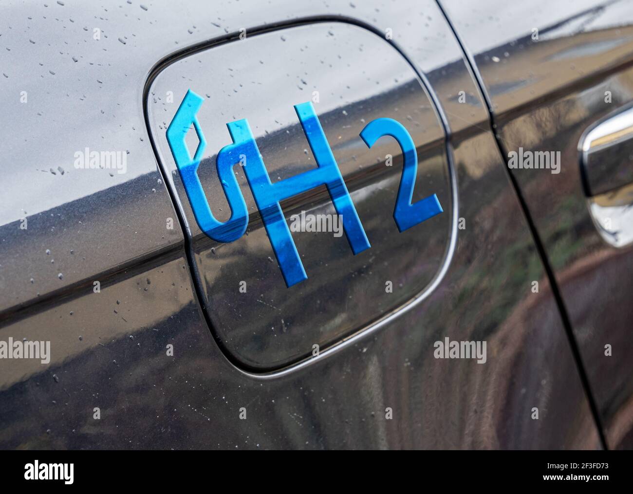 Tappo serbatoio con logo H2 Hydrogen Foto Stock
