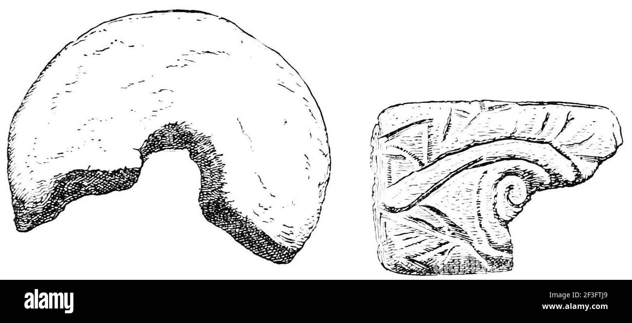 Antico fuso giapponese whorl e un piccolo mattone di argilla. Foto Stock