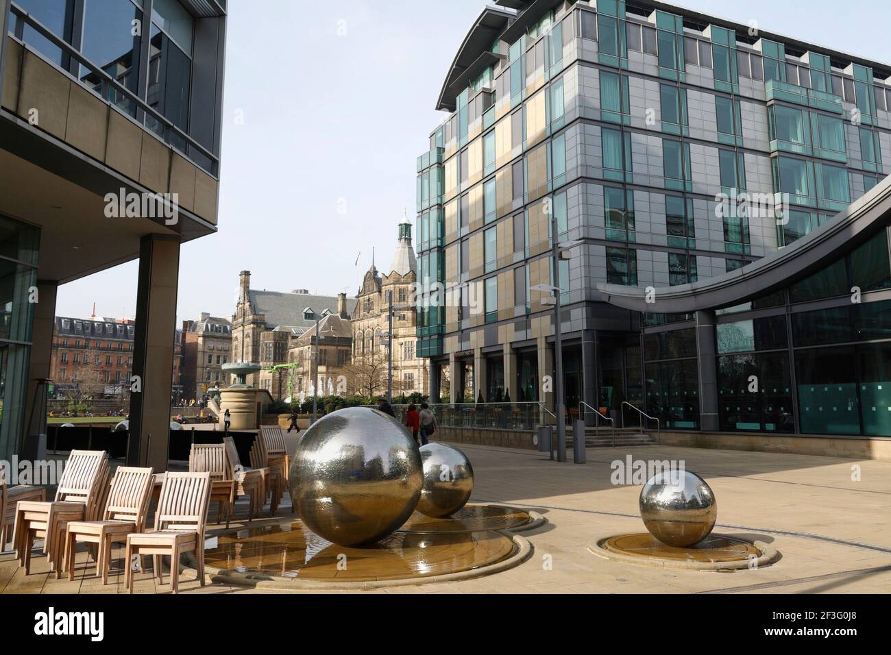 Edificio dell'hotel Mercure. Millennium Square, centro di Sheffield, Inghilterra, Regno Unito Foto Stock