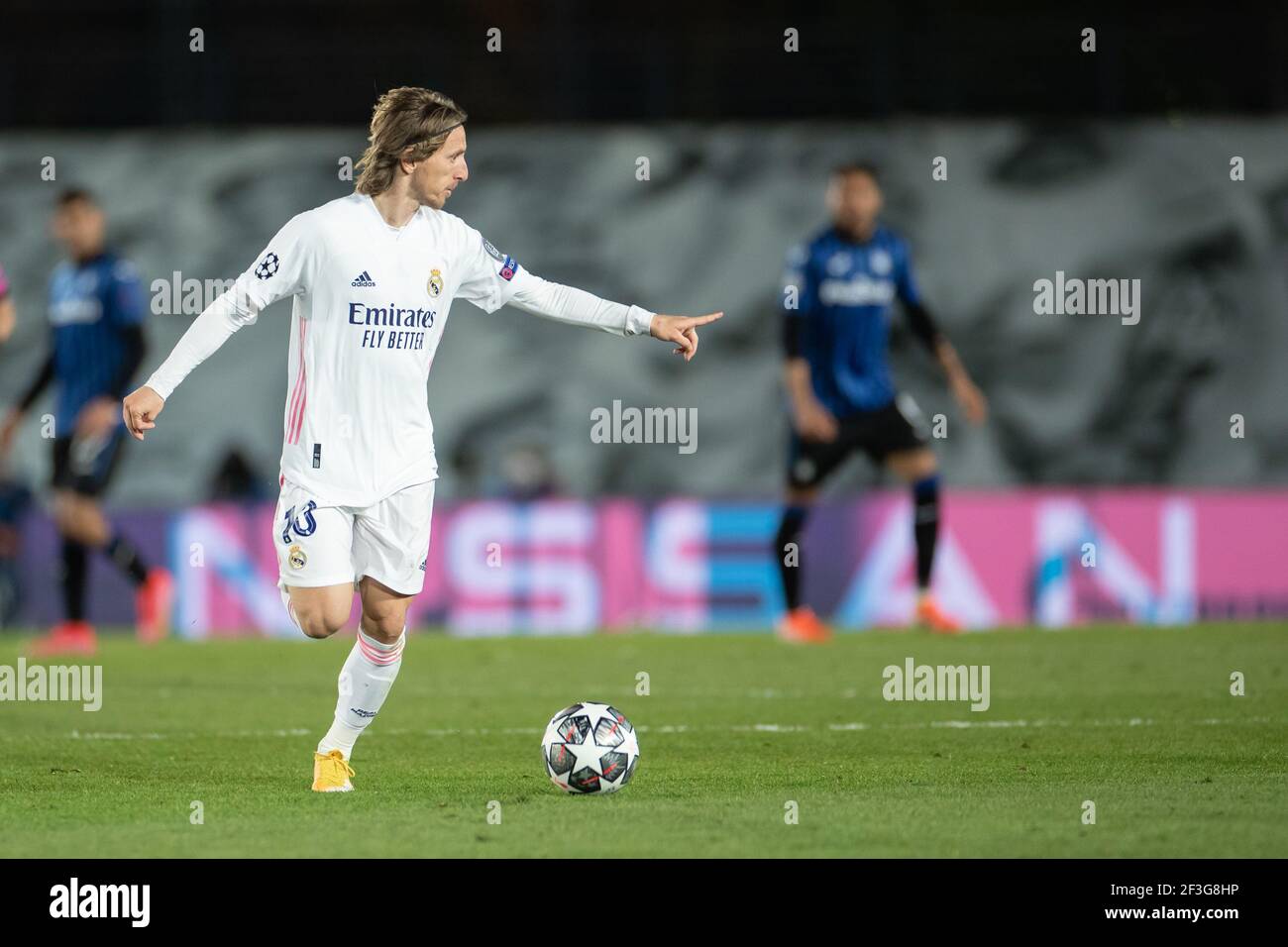 Madri, Spagna. 16 Marzo 2021. Luka Modric del Real Madrid compete durante una partita della UEFA Champions League di 16 partite di calcio di seconda tappa tra il Real Madrid e Atlanta a Madrid, Spagna, 16 marzo 2021. Credit: Meng Dingbo/Xinhua/Alamy Live News Foto Stock