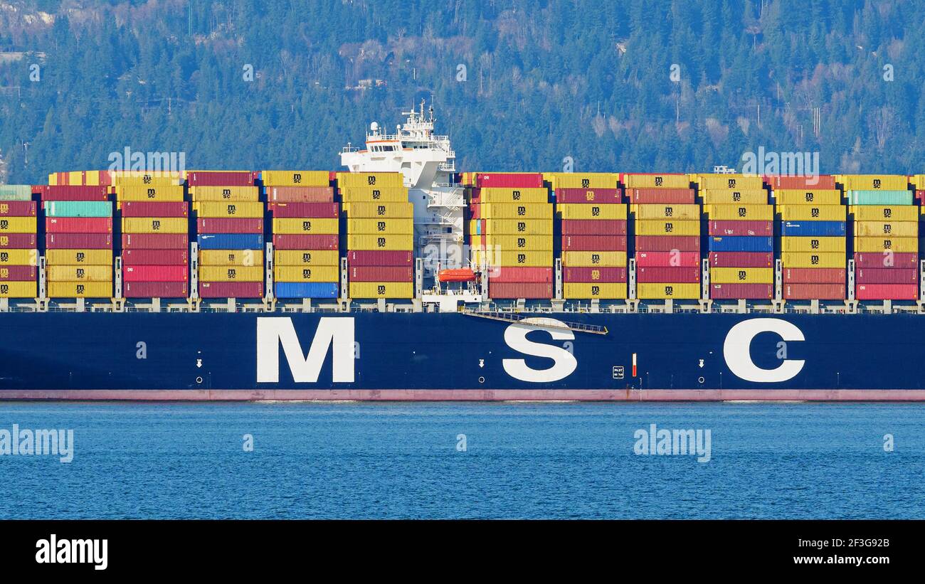 Vancouver, British Columbia, Canada. 16 Marzo 2021. La nave container Mediterranean Shipping Company 'MSC Sonia' all'ancora a Burrard Inlet, il porto esterno per il porto di Vancouver, Canada. Credit: Bayne Stanley/ZUMA Wire/Alamy Live News Foto Stock