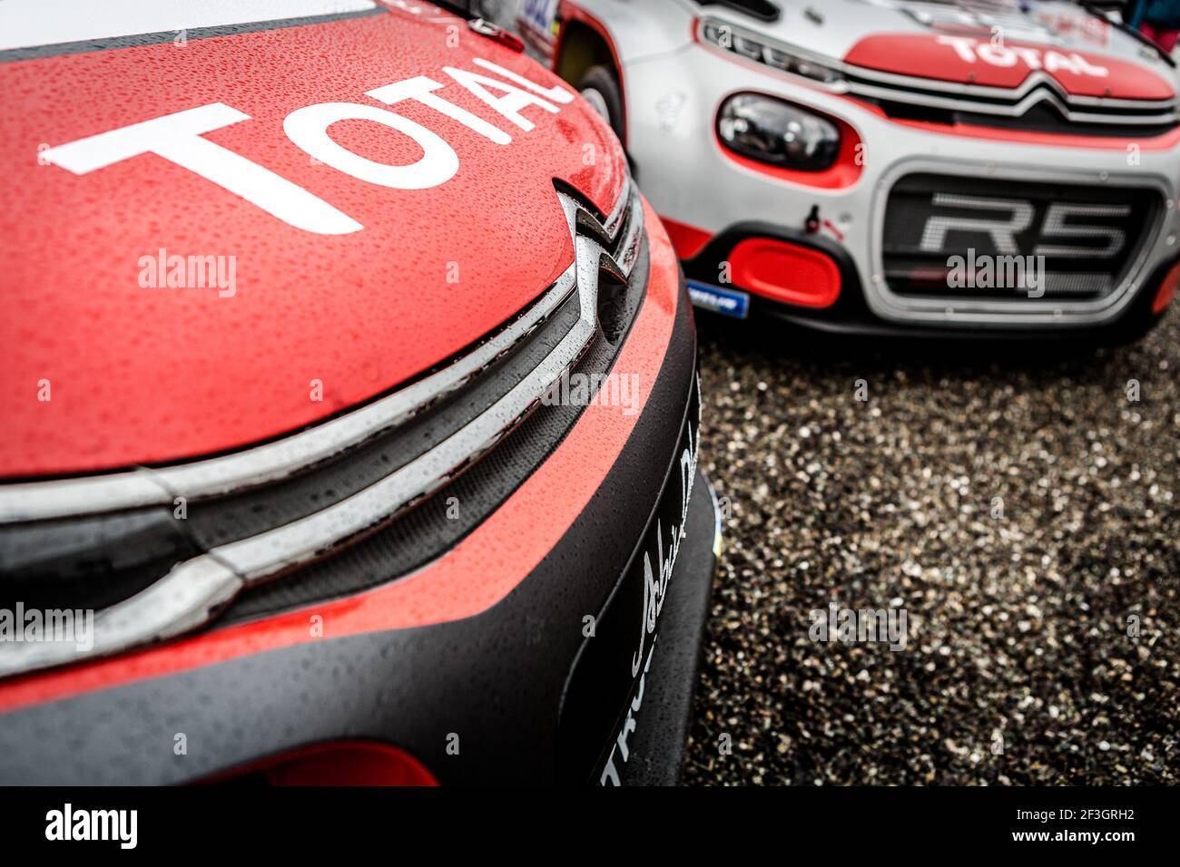 11 LOEB Sebastien (fra), ELENA Daniel (MCO), CITROEN C3 WRC, CITROEN TOTALE ABU DHABI WRT, 38 LEFEBVRE Stephane (fra), MOREAU Gabin (fra), CITROEN C3, CITROEN TOTALE, durante il Campionato Mondiale Rally Auto 2018 WRC, Tour de Corse rally dal 5 all'8 aprile a Bastia e Ajaccio, Francia - Foto Thomas Fenêtre / DPPI Foto Stock