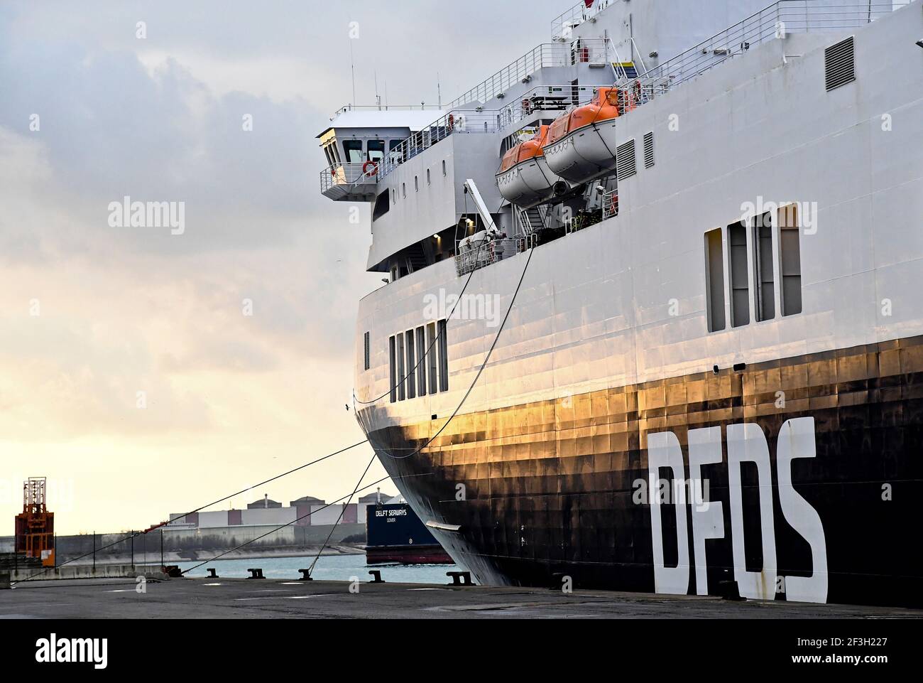 Dunkerque, Loon-Plage (Francia settentrionale): Dopo la Brexit, la compagnia internazionale di navigazione e logistica danese DFDS apre una nuova linea per collegare Irelan Foto Stock