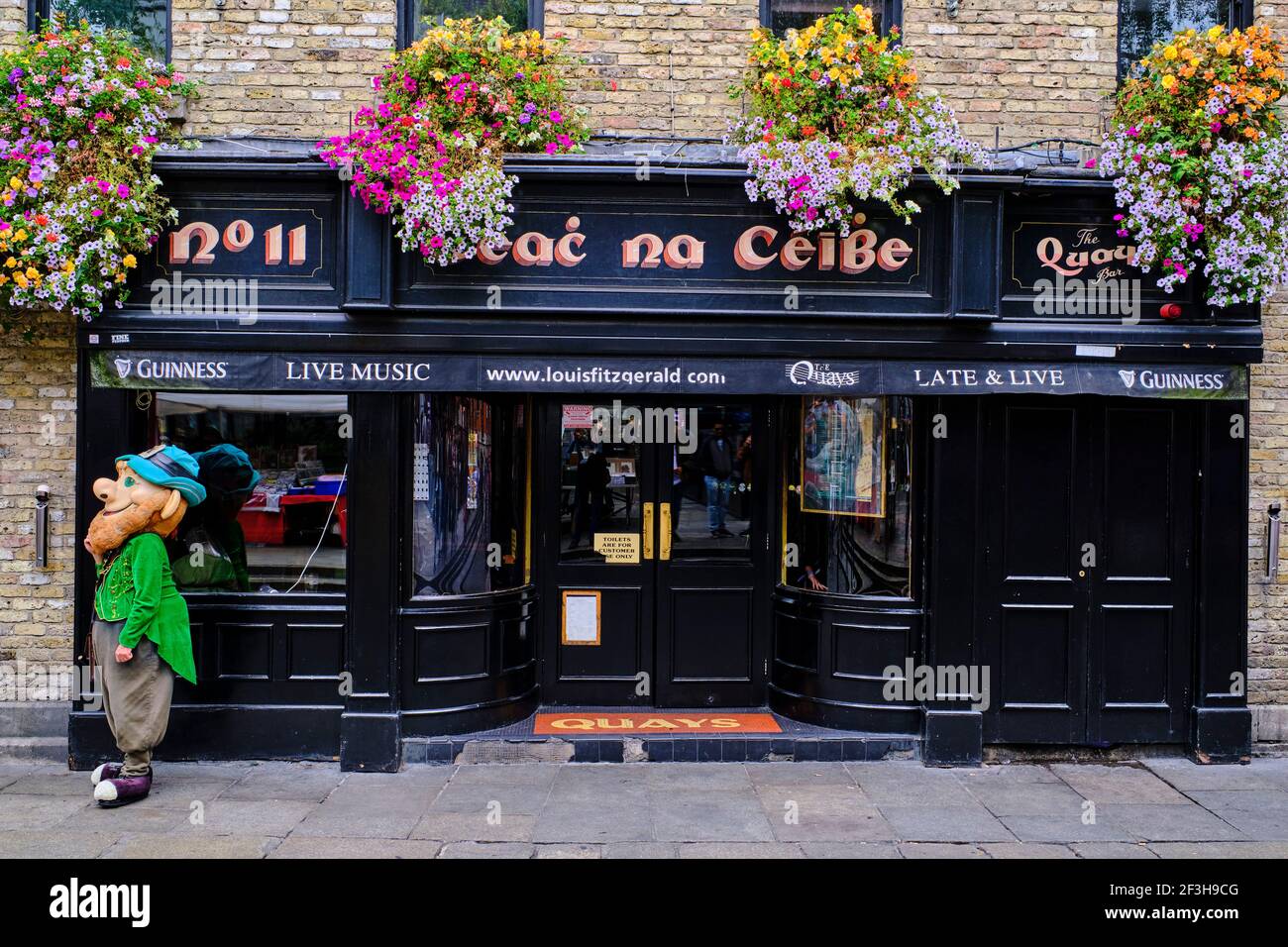 Repubblica d'Irlanda; Dublino, la zona turistica di Temple Bar, Teac na céiBé pub Foto Stock