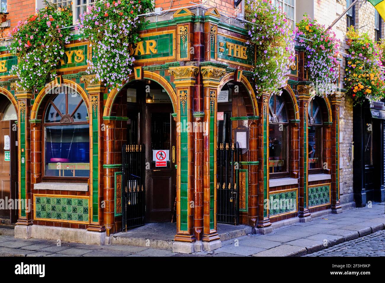 Repubblica d'Irlanda; Dublino, la zona turistica di Temple Bar, il pub Quays Foto Stock