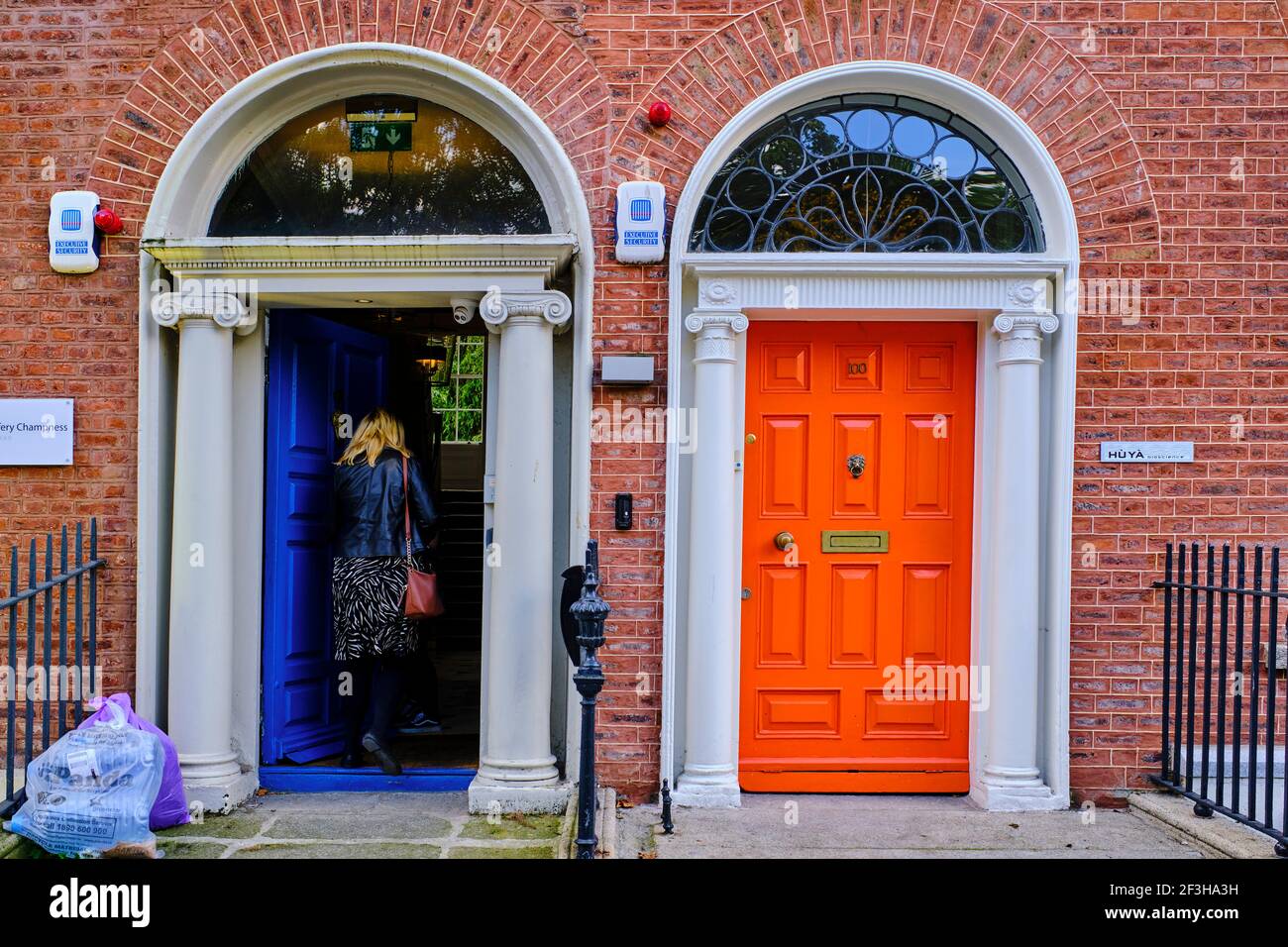 Repubblica d'Irlanda; Dublino, dipinta porta georgiana in piazza merrion Foto Stock