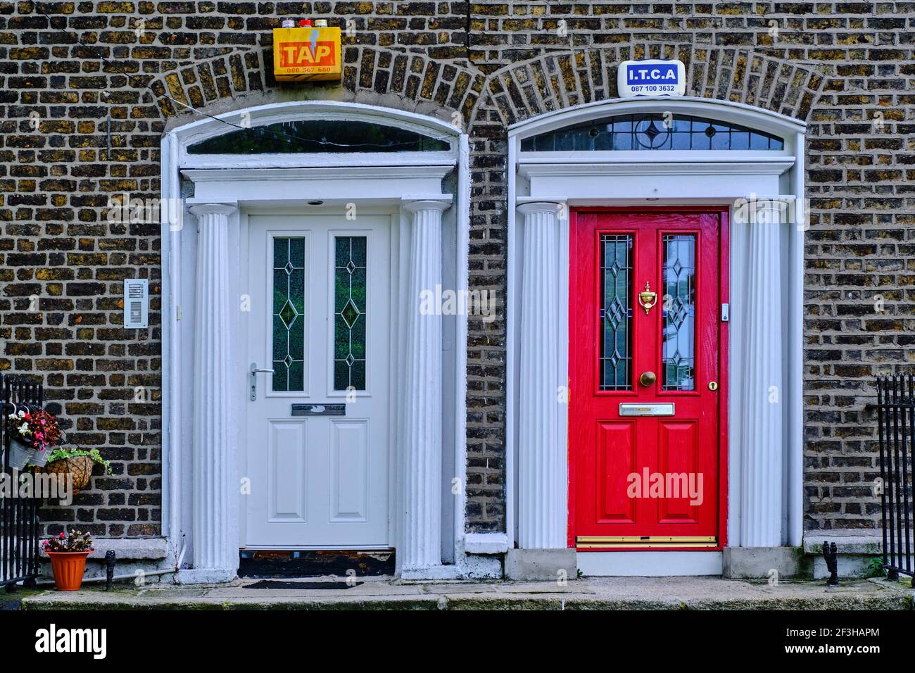 Repubblica d'Irlanda; Dublino, dipinta porta georgiana in piazza merrion Foto Stock