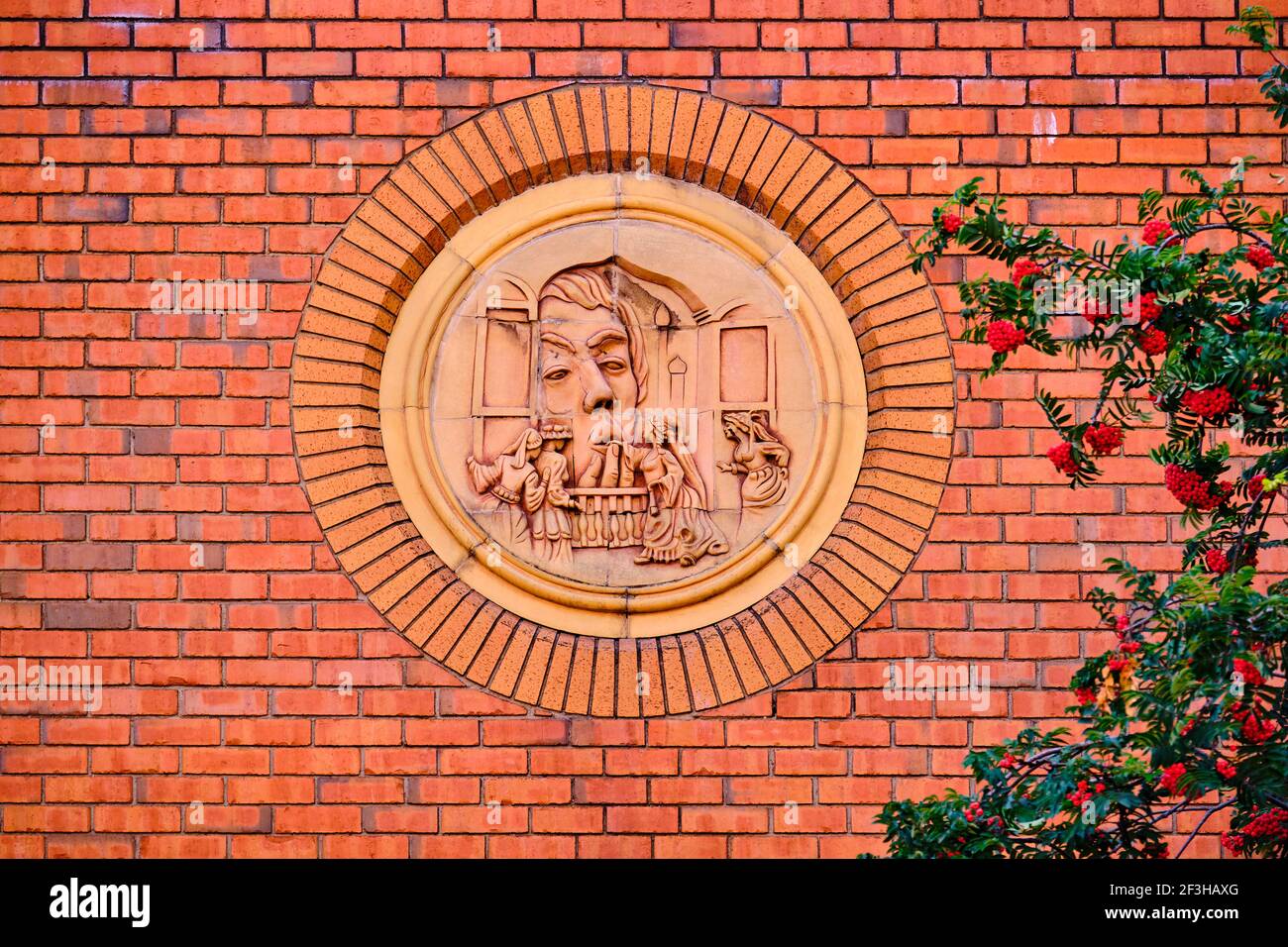 Repubblica d'Irlanda; Dublino, edificio nel quartiere di San Patrizio, costruito da Sir Guinness, scultura di storia di Gulliver lilliput da Jonathan SW Foto Stock