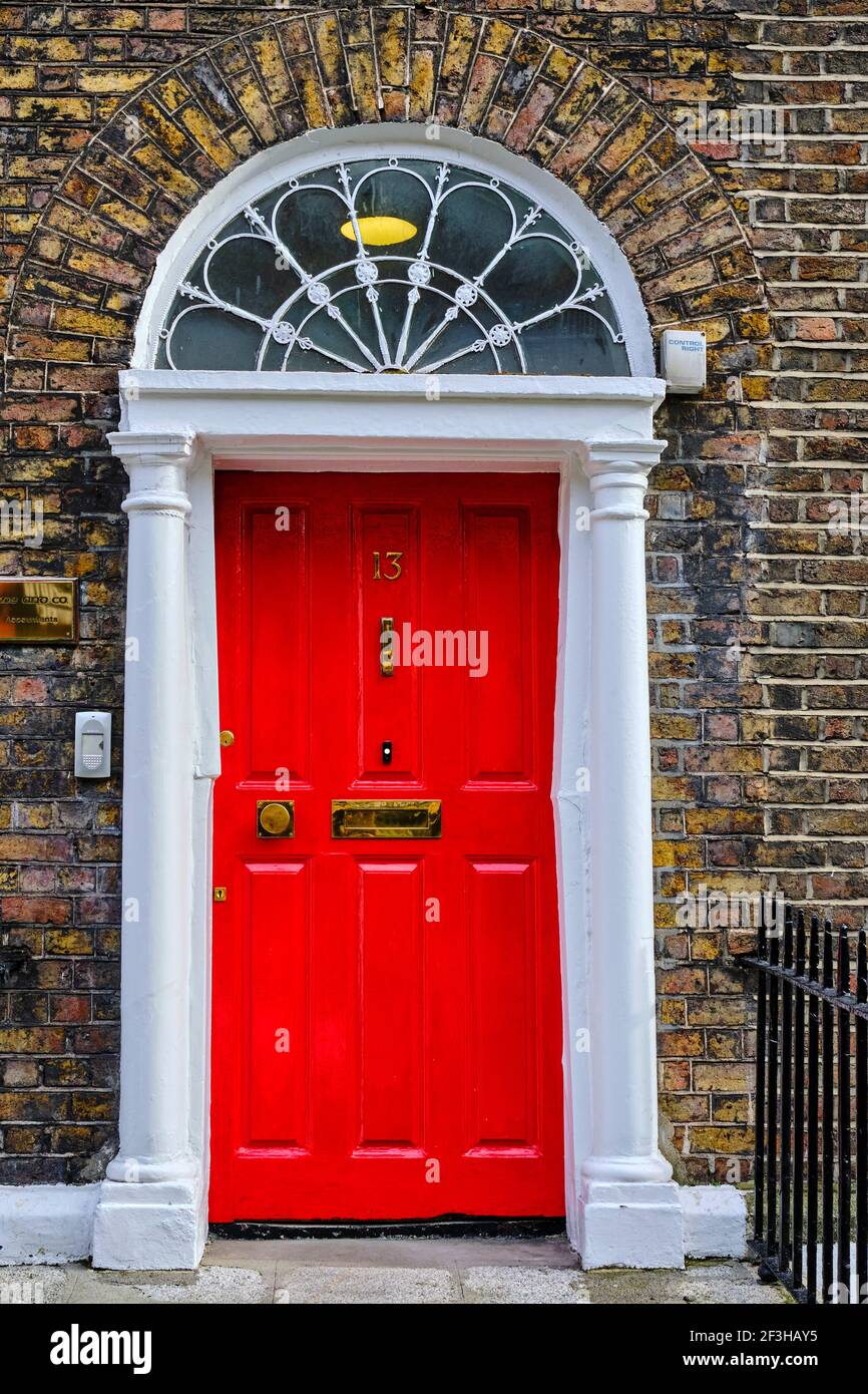 Repubblica d'Irlanda; Dublino, dipinta porta georgiana in piazza merrion Foto Stock